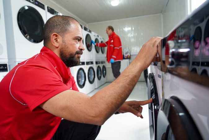 Kızılay depremzeleri yalnız bırakmıyor