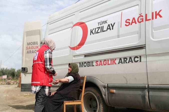 Kızılay depremzeleri yalnız bırakmıyor