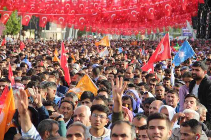 Ekonomik sıkıntı ve hayat pahalılığını yine biz çözeceğiz