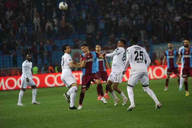 Trabzonspor ile Beşiktaş puanları paylaştı