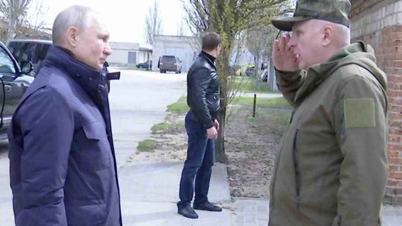 Putin’den, Ukrayna’dan ilhak edilen Herson ve Luhansk bölgelerine sürpriz ziyaret