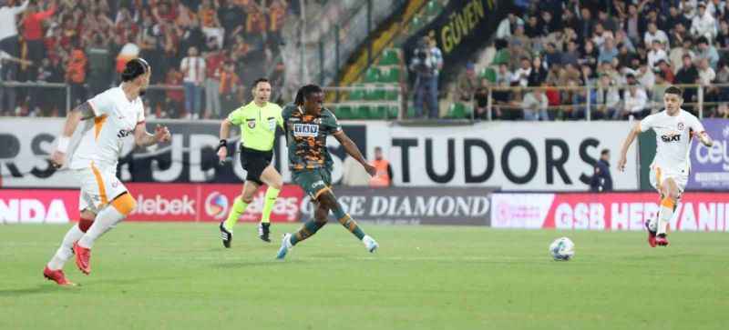 Galatasaray, Alanya'da ikinci yarı farka koştu