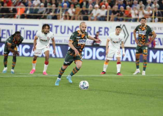 Galatasaray, Alanya'da ikinci yarı farka koştu Galatasaray, Alanya'da ikinci yarı farka koştu