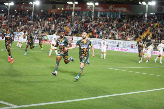 Galatasaray, Alanya'da ikinci yarı farka koştu Galatasaray, Alanya'da ikinci yarı farka koştu