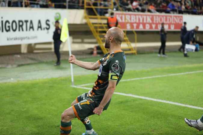 Galatasaray, Alanya'da ikinci yarı farka koştu Galatasaray, Alanya'da ikinci yarı farka koştu