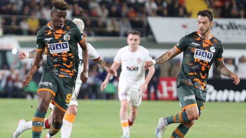 Galatasaray, Alanya'da ikinci yarı farka koştu Galatasaray, Alanya'da ikinci yarı farka koştu