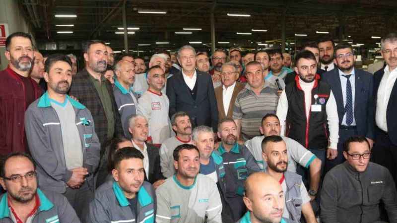 Bakan Akar: Bazıları teröristleri cesaretlendiriyor Bakan Akar: Bazıları teröristleri cesaretlendiriyor