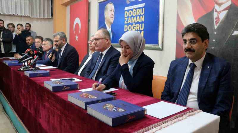 Ak Parti Sivas Milletvekili adaylarını tanıttı Ak Parti Sivas Milletvekili adaylarını tanıttı