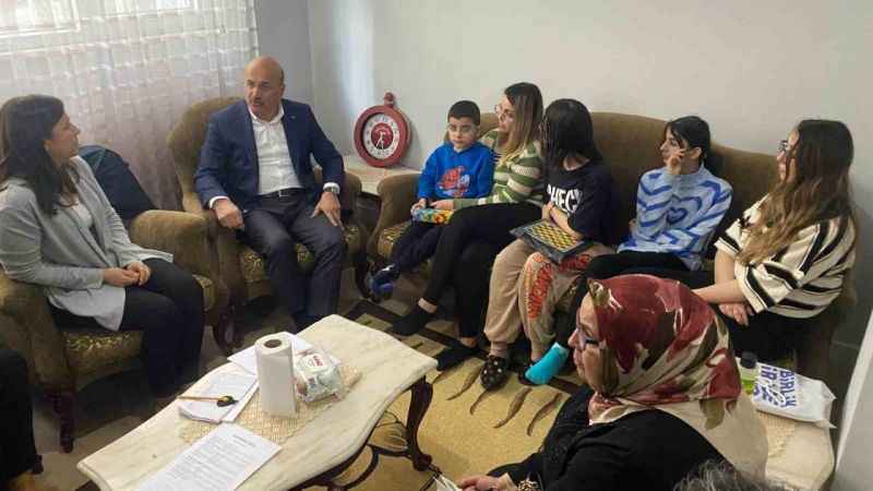 AK Parti İstanbul Milletvekili Adayı Orhan Narin'den depremzede aileye ev sözü