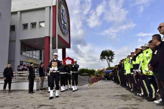 Şehit düşen polis memuru Musa Keskin için tören Şehit düşen polis memuru Musa Keskin için tören