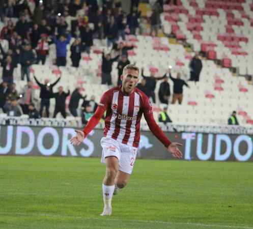 Sivasspor, Trabzonspor'u 4-1'le geçti