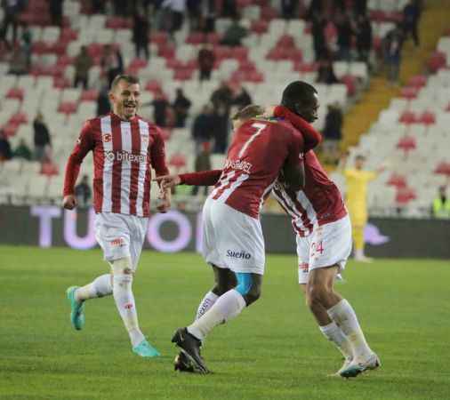 Sivasspor, Trabzonspor'u 4-1'le geçti