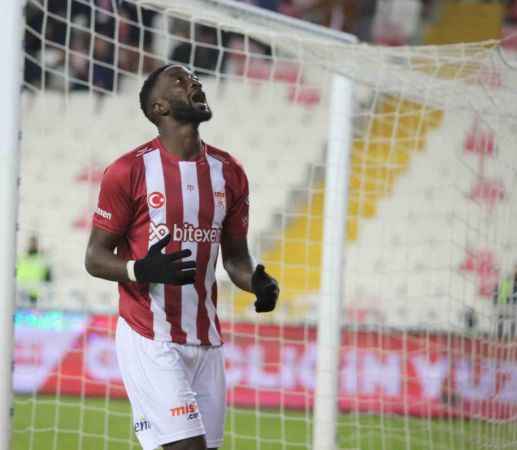 Sivasspor, Trabzonspor'u 4-1'le geçti