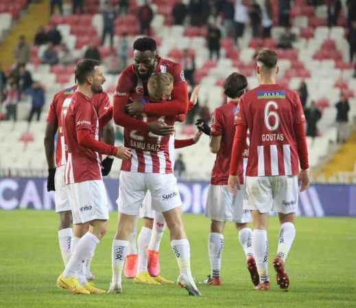 Sivasspor, Trabzonspor'u 4-1'le geçti