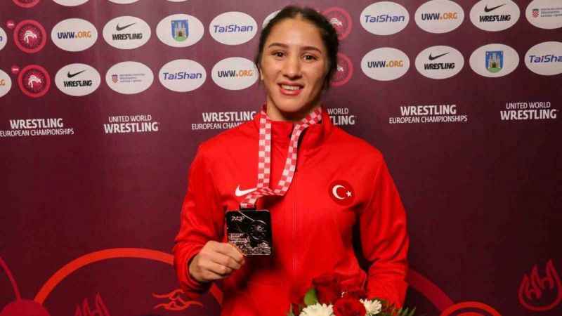 Avrupa üçüncüsü Zeynep Yetgil