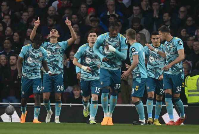 Arsenal’a bir çelme de Southampton’dan Arsenal’a bir çelme de Southampton’dan