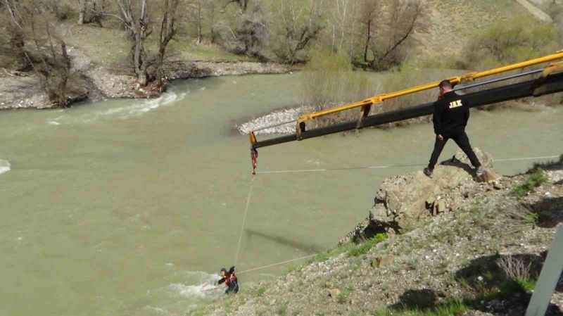 Azat Demiral, Mehmet Can Demiral ve Baran Aslan Taş’ın bulunduğu araç Munzur Çayı'na düştü
