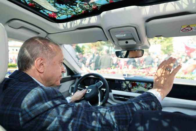 Cumhurbaşkanı Erdoğan Bursa’ya Togg aracıyla giriş yaptı Cumhurbaşkanı Erdoğan Bursa’ya Togg aracıyla giriş yaptı