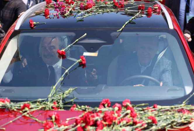 Cumhurbaşkanı Erdoğan Bursa’ya Togg aracıyla giriş yaptı Cumhurbaşkanı Erdoğan Bursa’ya Togg aracıyla giriş yaptı