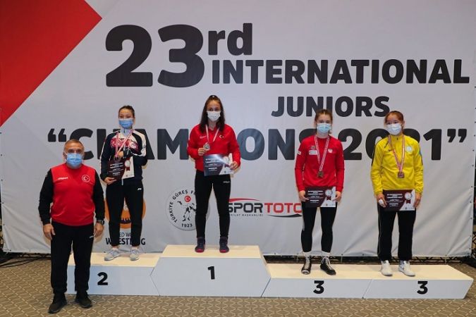 16 yaşındaki Selvi, Uluslararası Gençler Şampiyonu oldu