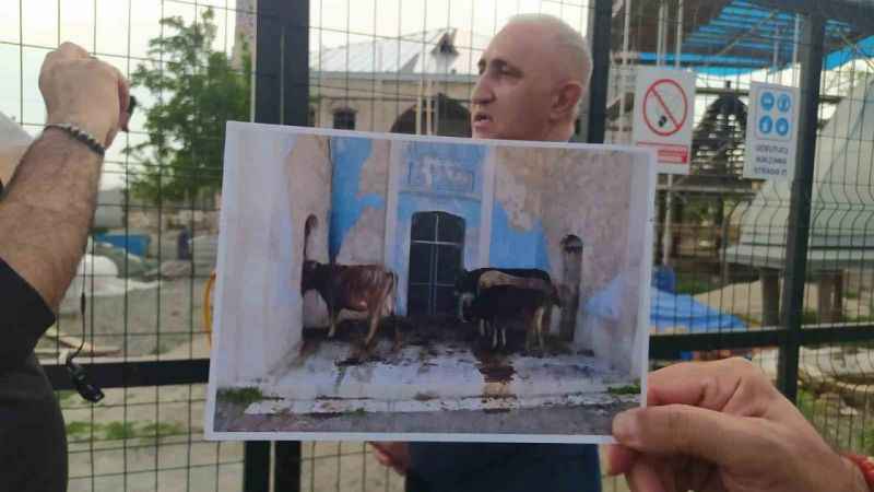 Ermeniler, Karabağ’da bulunan Ağdam Cuma Camii’ne zarar verip ahır olarak kullanmış Ermeniler, Karabağ’da bulunan Ağdam Cuma Camii’ne zarar verip ahır olarak kullanmış
