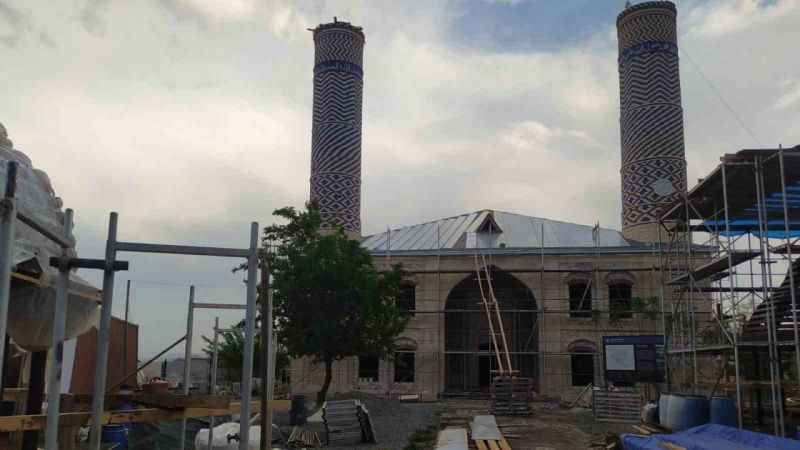 Ermeniler, Karabağ’da bulunan Ağdam Cuma Camii’ne zarar verip ahır olarak kullanmış Ermeniler, Karabağ’da bulunan Ağdam Cuma Camii’ne zarar verip ahır olarak kullanmış