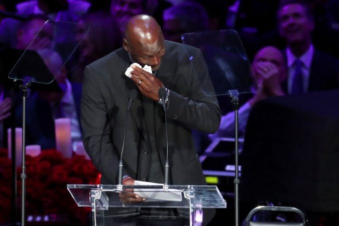 Kobe Bryant’ı anma töreninde Michael Jordan hem ağladı hem güldürdü!