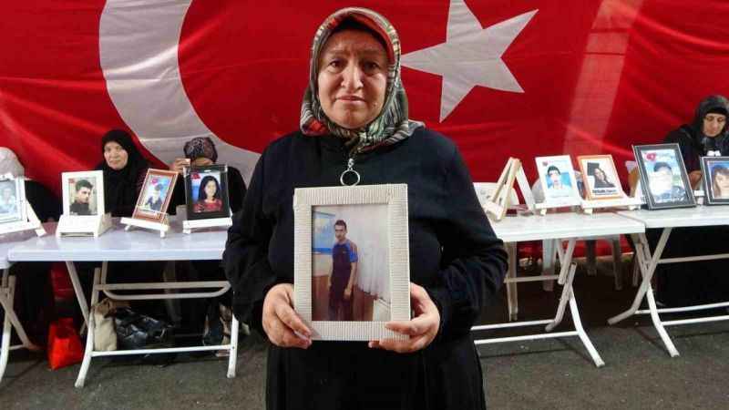 Çocuğumun hayalini elinden alıp silah verdiler Çocuğumun hayalini elinden alıp silah verdiler
