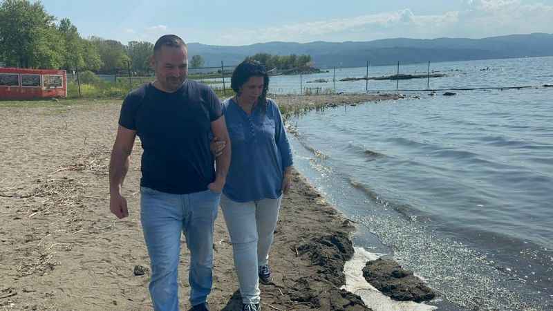 Sahilde dolaşırken 2 bin yıllık sikke buldular