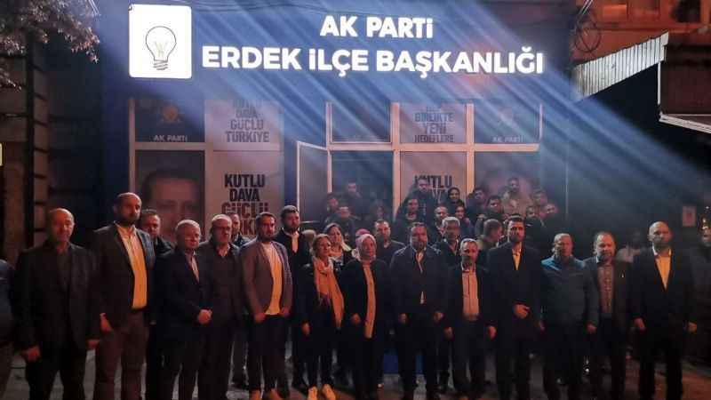 AK Parti seçim aracına saldırı AK Parti seçim aracına saldırı