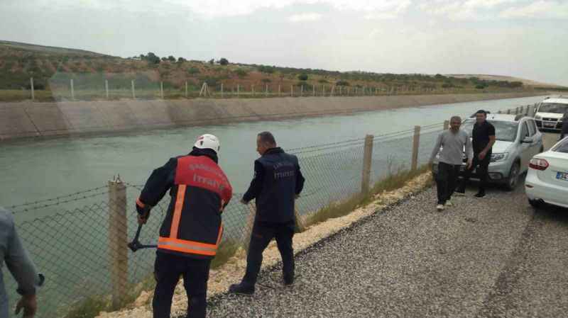 Şanlıurfa'daki kazada Nadide Yılmaz ve Gülcan Yılmaz hayatını kaybetti Şanlıurfa'daki kazada Nadide Yılmaz ve Gülcan Yılmaz hayatını kaybetti