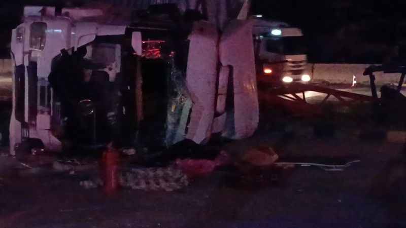 Hatay'da freni patlayan kamyon asker uğurlama eğlencesini savaş alanına çevirdi: 3 ölü Hatay'da freni patlayan kamyon asker uğurlama eğlencesini savaş alanına çevirdi: 3 ölü
