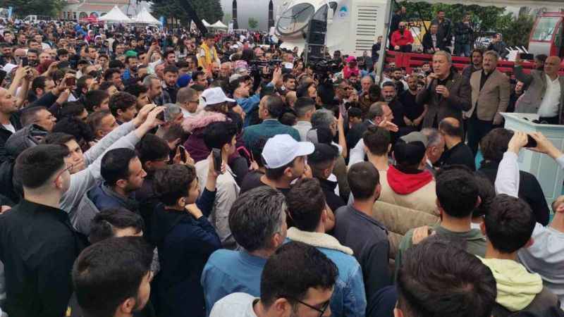Bakan Akar: Terör belasından aziz milletimizi kurtaracağız Bakan Akar: Terör belasından aziz milletimizi kurtaracağız