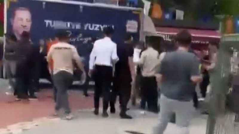 CHP’liler ile AK Parti’liler arasında kavga çıktı, CHP’li meclis üyesi silahına sarıldı CHP’liler ile AK Parti’liler arasında kavga çıktı, CHP’li meclis üyesi silahına sarıldı
