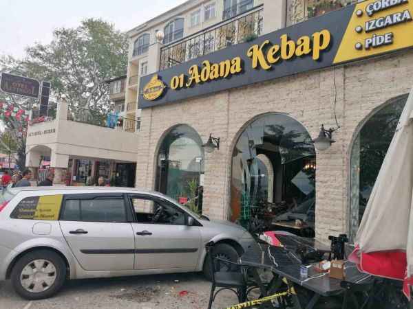 Sürücü gaz ve freni karıştırdı Sürücü gaz ve freni karıştırdı