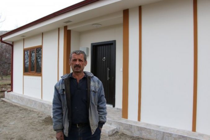 ÇEVRİMTAŞ KÖYÜNDE YAPILAN EVLERDEN İLKİ SAHİBİNE TESLİM EDİLDİ