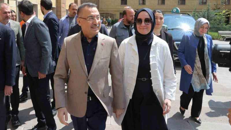 Hümeyra Şahin Oktay ve Fuat Oktay oyunu Ankara’da kullandı Hümeyra Şahin Oktay ve Fuat Oktay oyunu Ankara’da kullandı