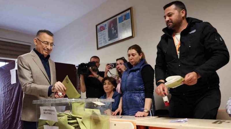 Hümeyra Şahin Oktay ve Fuat Oktay oyunu Ankara’da kullandı Hümeyra Şahin Oktay ve Fuat Oktay oyunu Ankara’da kullandı