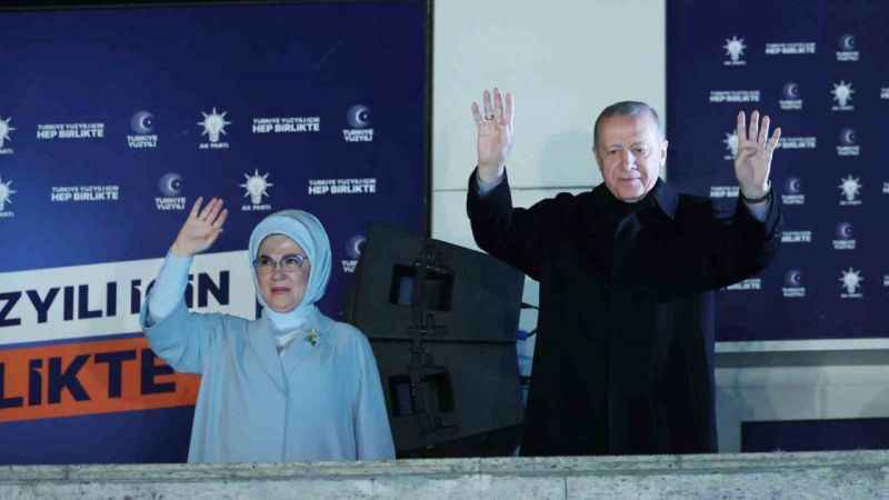 Erdoğan: Demokrasi şölenini alnının akıyla tamamlandı Erdoğan: Demokrasi şölenini alnının akıyla tamamlandı