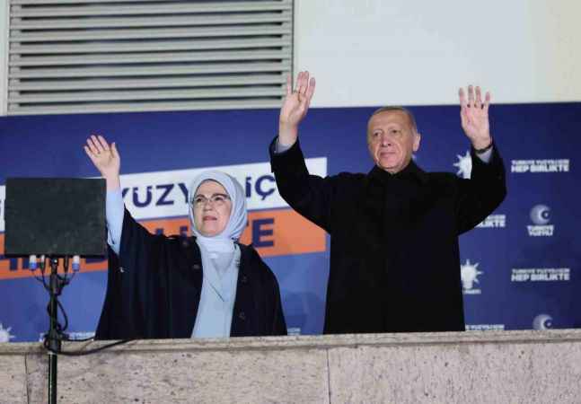 Erdoğan: Demokrasi şölenini alnının akıyla tamamlandı Erdoğan: Demokrasi şölenini alnının akıyla tamamlandı