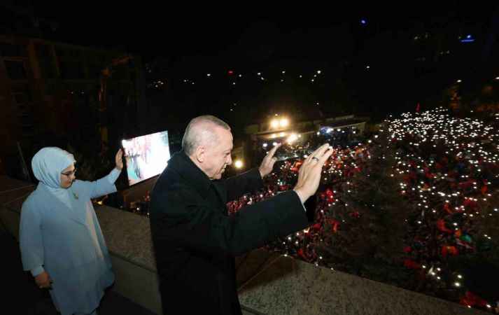 Erdoğan: Demokrasi şölenini alnının akıyla tamamlandı Erdoğan: Demokrasi şölenini alnının akıyla tamamlandı