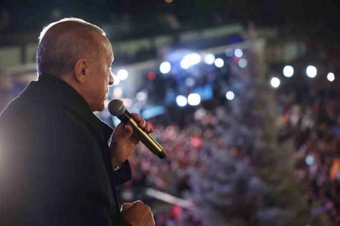 Erdoğan: Demokrasi şölenini alnının akıyla tamamlandı Erdoğan: Demokrasi şölenini alnının akıyla tamamlandı