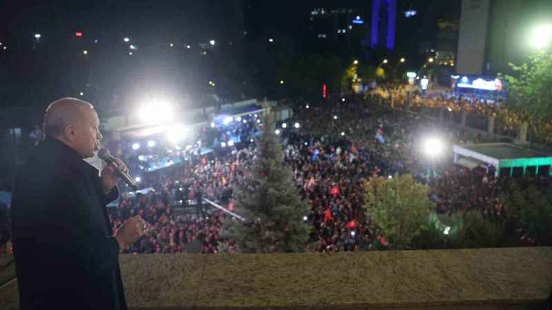 Erdoğan: Demokrasi şölenini alnının akıyla tamamlandı Erdoğan: Demokrasi şölenini alnının akıyla tamamlandı