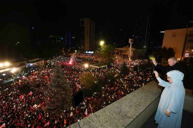 Erdoğan: Demokrasi şölenini alnının akıyla tamamlandı Erdoğan: Demokrasi şölenini alnının akıyla tamamlandı
