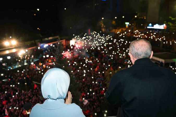 Erdoğan: Demokrasi şölenini alnının akıyla tamamlandı Erdoğan: Demokrasi şölenini alnının akıyla tamamlandı