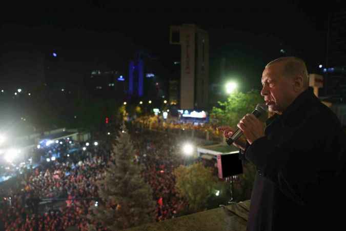 Erdoğan: Demokrasi şölenini alnının akıyla tamamlandı Erdoğan: Demokrasi şölenini alnının akıyla tamamlandı