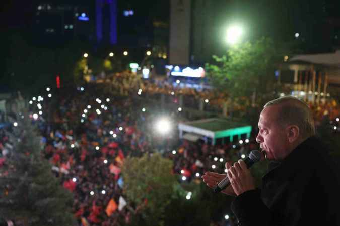 Erdoğan: Demokrasi şölenini alnının akıyla tamamlandı Erdoğan: Demokrasi şölenini alnının akıyla tamamlandı