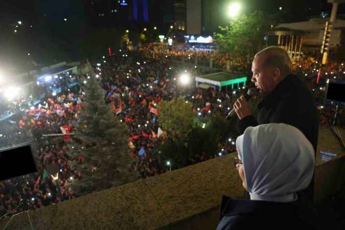 Erdoğan: Demokrasi şölenini alnının akıyla tamamlandı Erdoğan: Demokrasi şölenini alnının akıyla tamamlandı