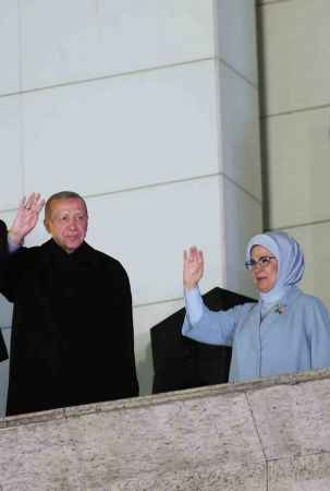 Erdoğan: Demokrasi şölenini alnının akıyla tamamlandı Erdoğan: Demokrasi şölenini alnının akıyla tamamlandı