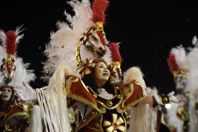 Dünyanın en büyük karnavallarından Rio Karnavalı başladı